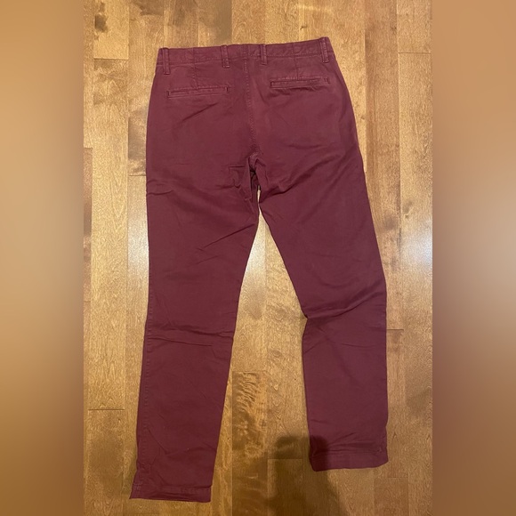 *SOLD* GAP slim fit burgundy chino pants size 32x32 - Picture 2 of 4